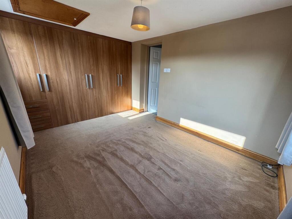 Bedroom 1 (4).jpg