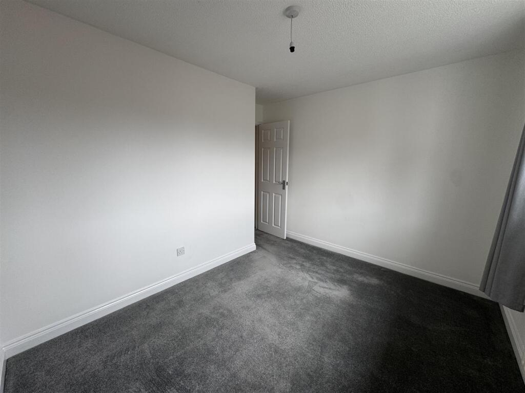 bedroom 4.JPG