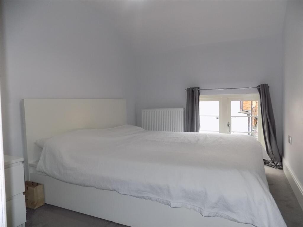 Mount Cottage - Bed 1.JPG