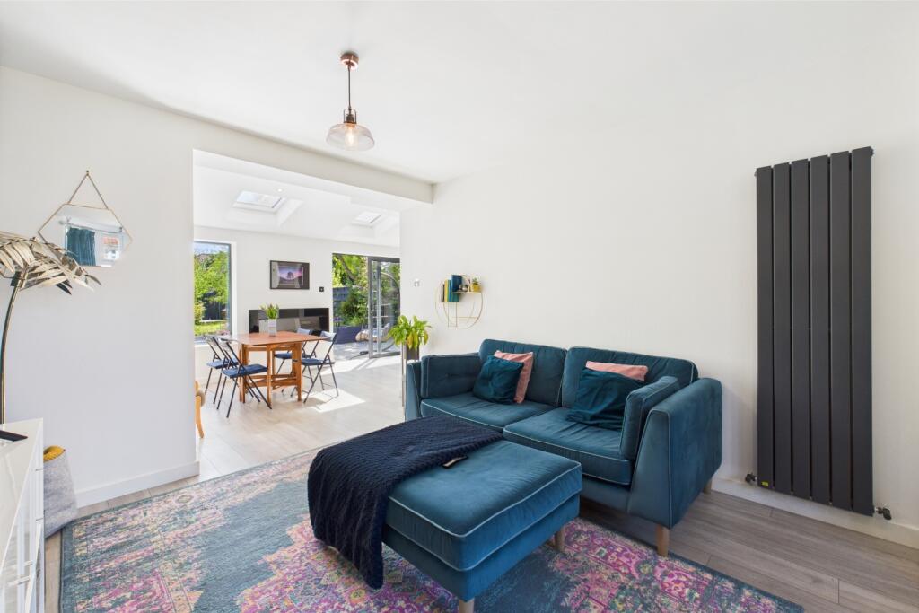 CAM03162G0-PR0260-STILL003