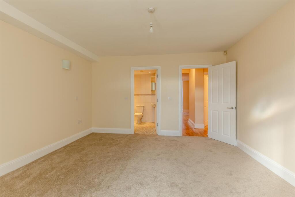 Oakfield Road, Clifton Bed 1.jpg