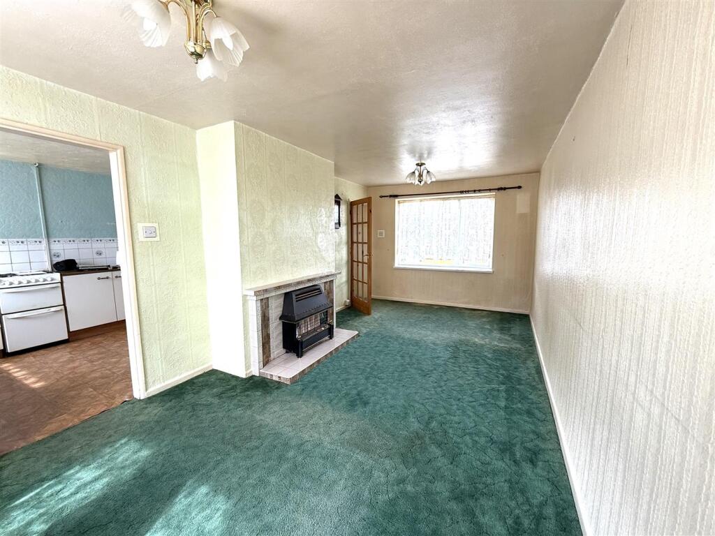 76 coppice lounge.jpeg