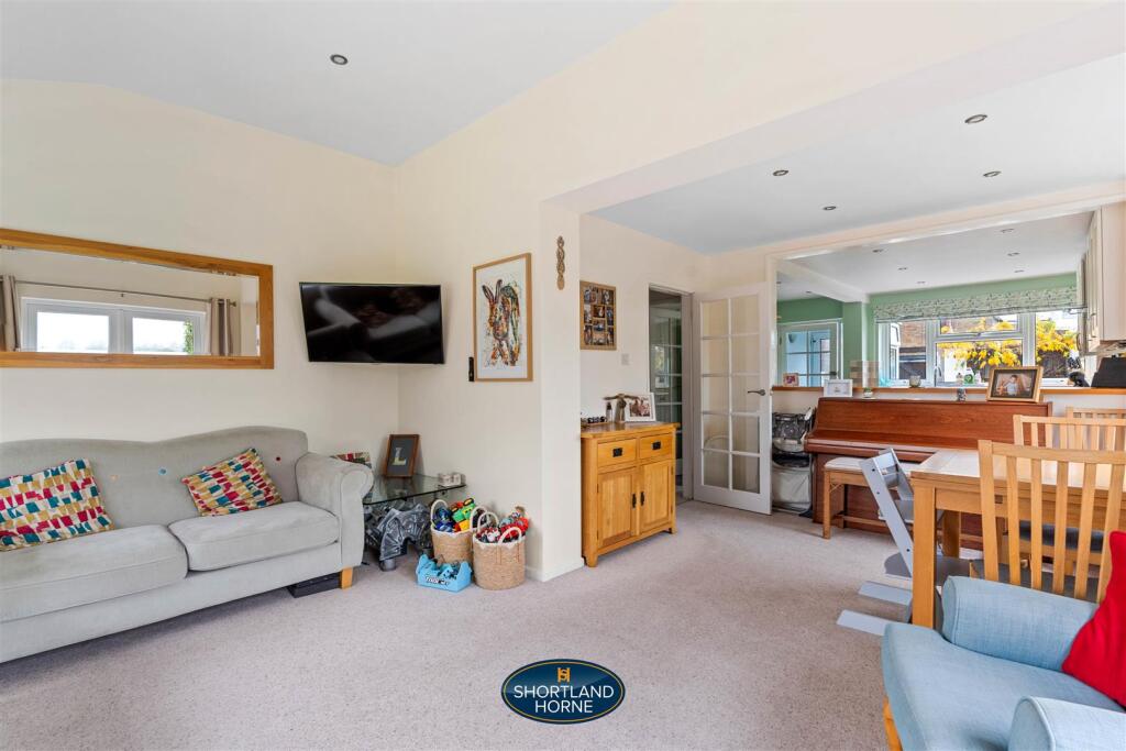 lounge/dining room
