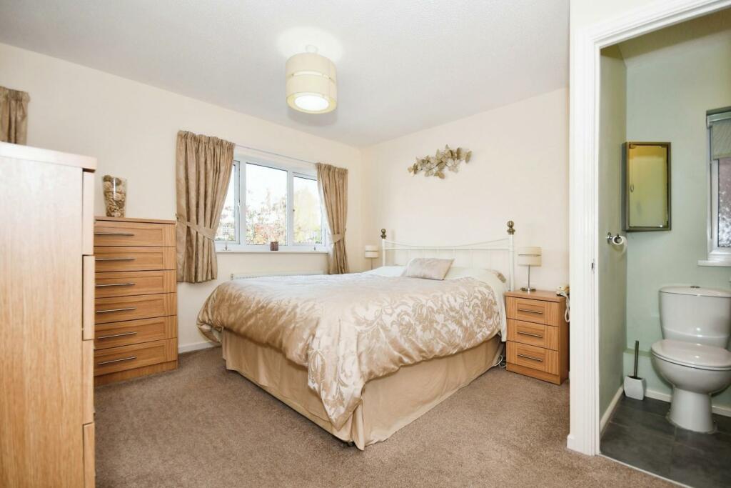 BEDROOM 1.jpg