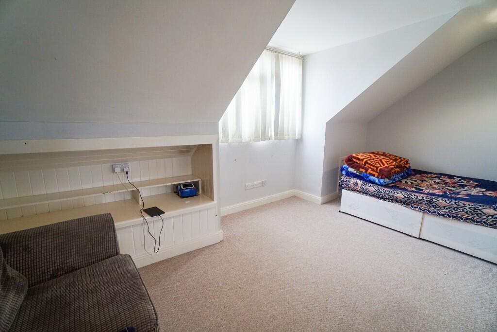 bedroom/lounge