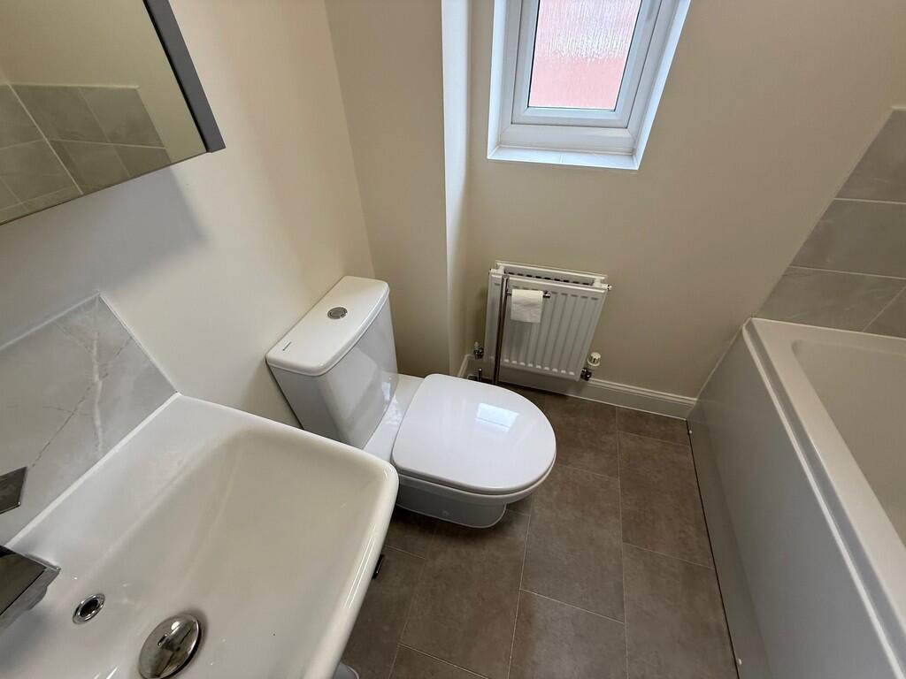 Family Bathroom 2