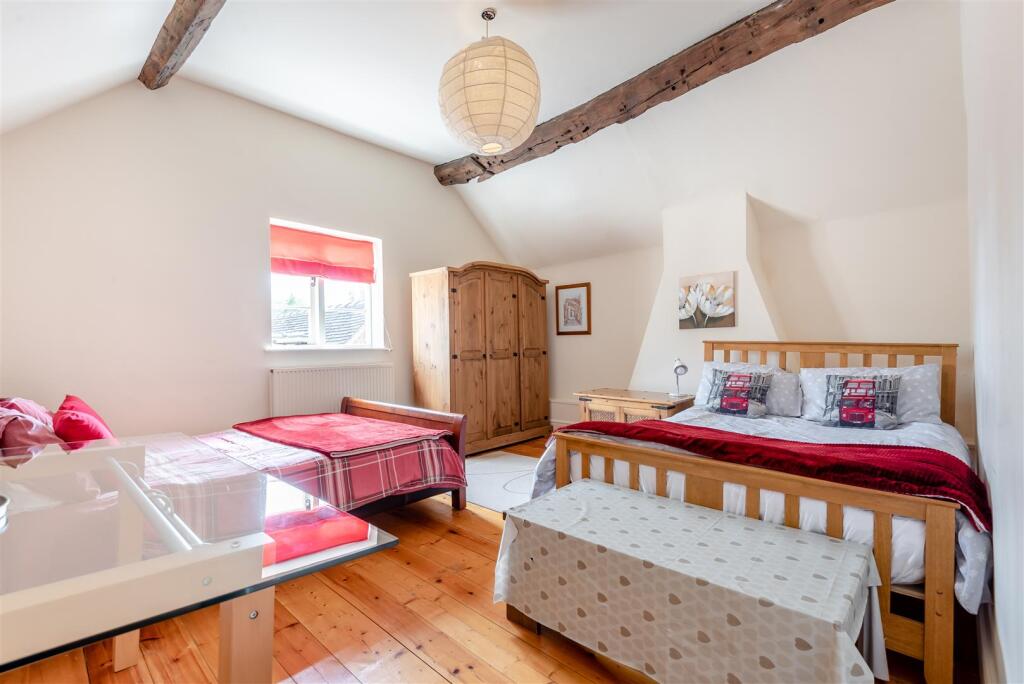 8657361-interior44.jpg