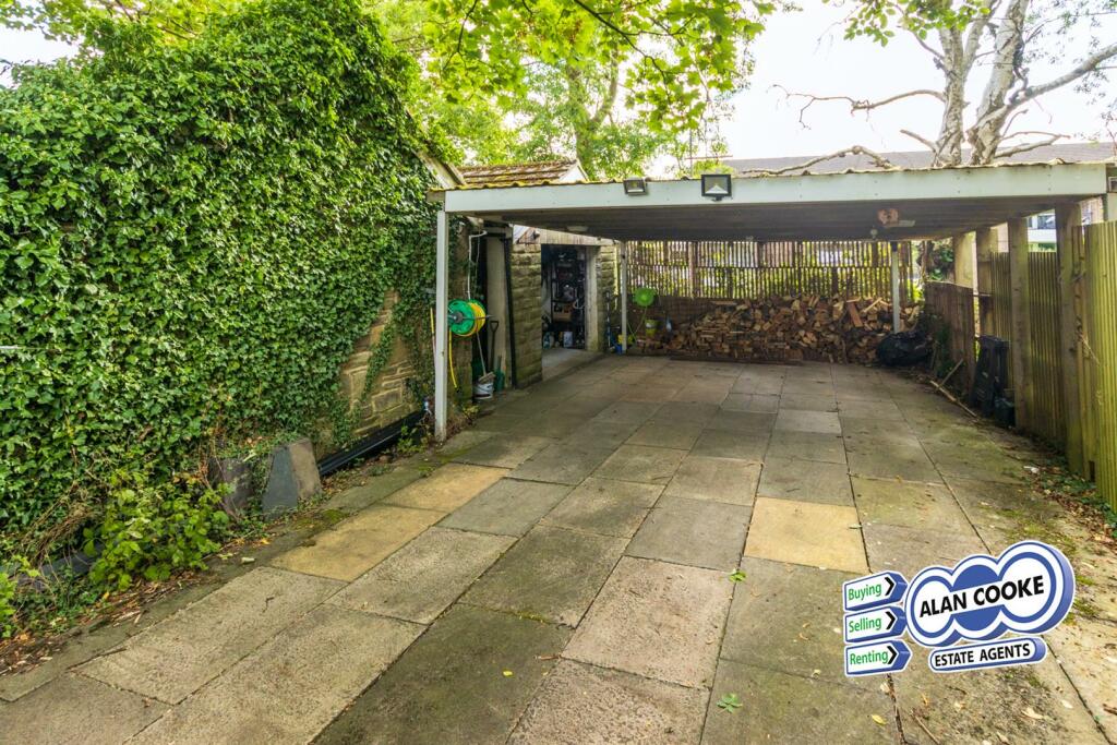 CARPORT &amp; DRIVEWAY