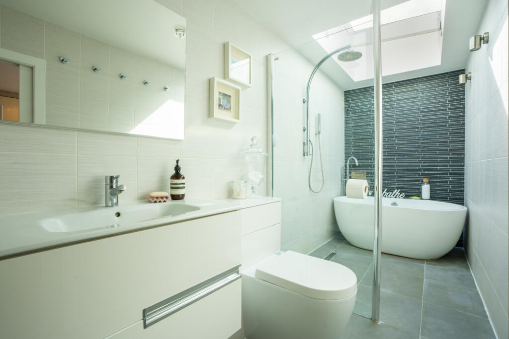 En-Suite Bathroom 1