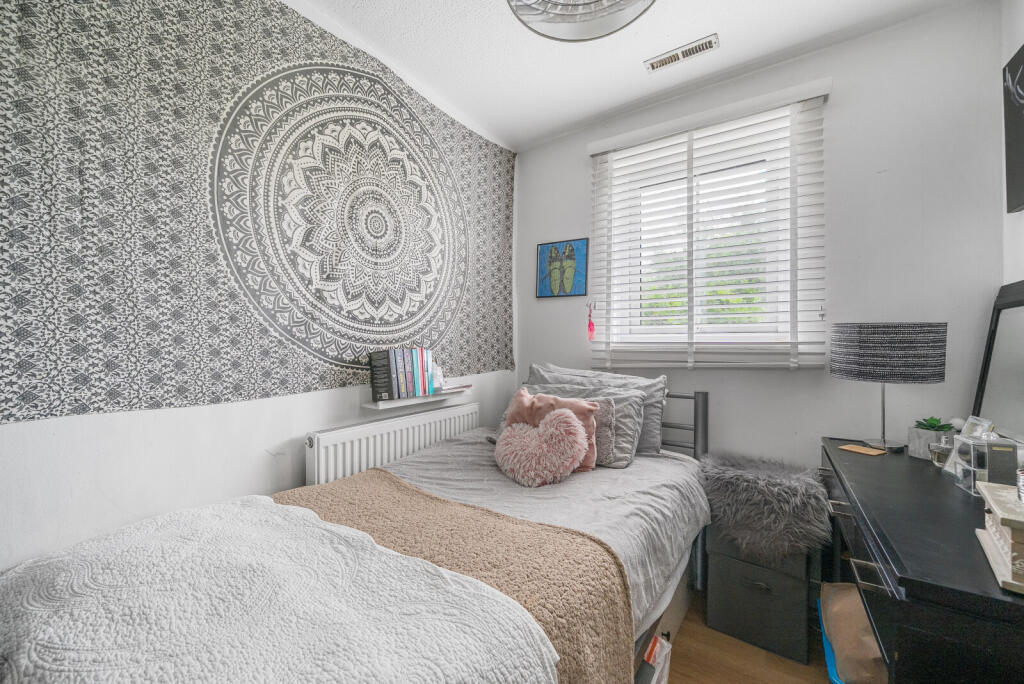 1298286-19-683590...