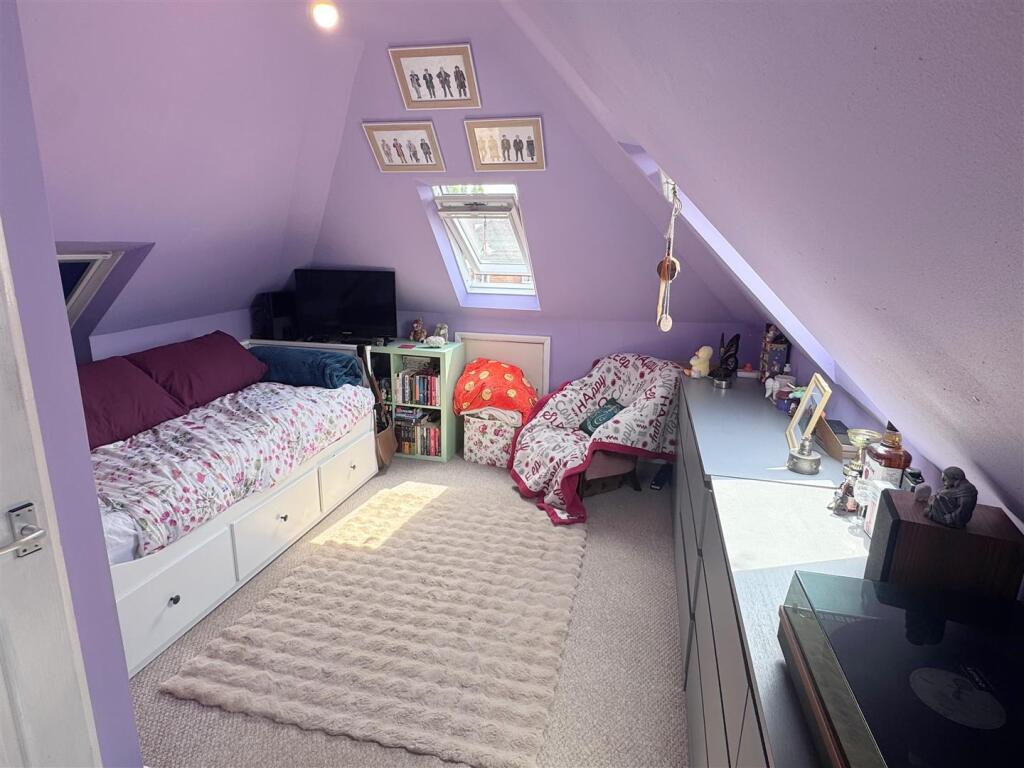 Bed 3.JPG