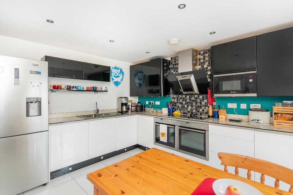 2G8CWCV - Kitchen A.jpg