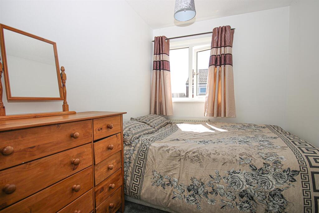Bed 2 2.jpg