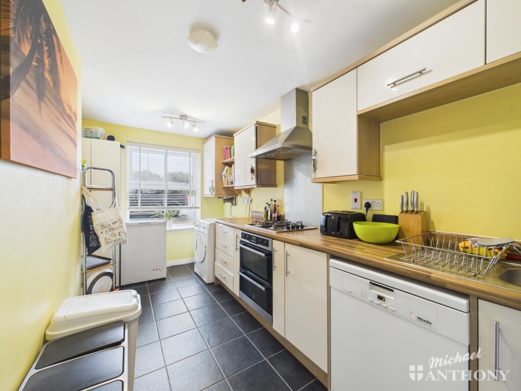 CAM02773G0-PR0363-STILL007