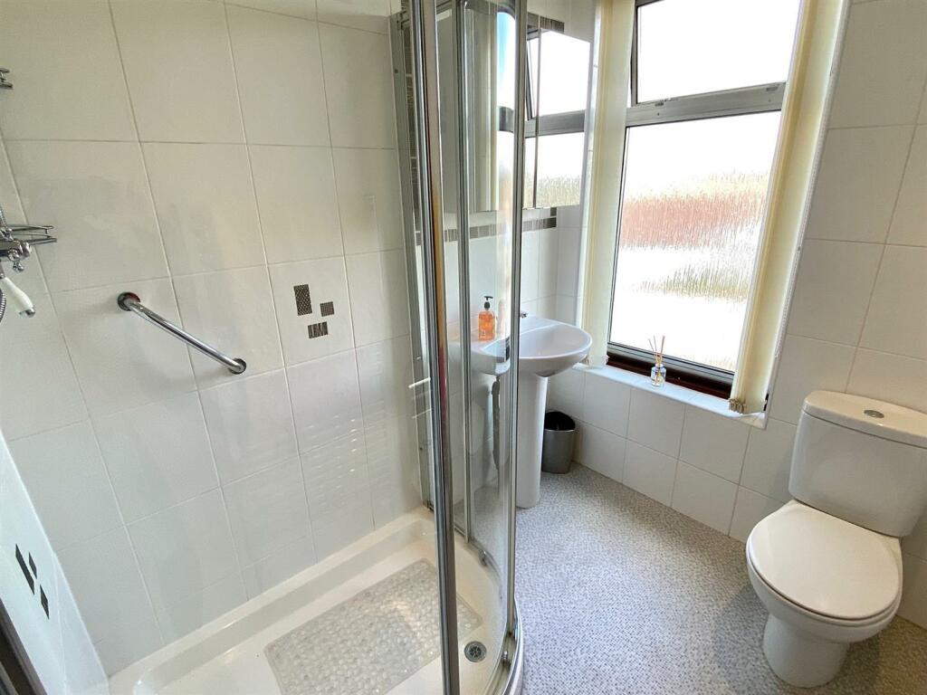 wellhouse lane 28 shower.jpg