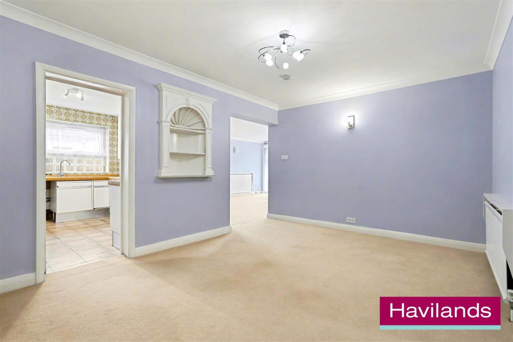 Flat 6, Chesterfield Lodge N21 1LW-8.jpg