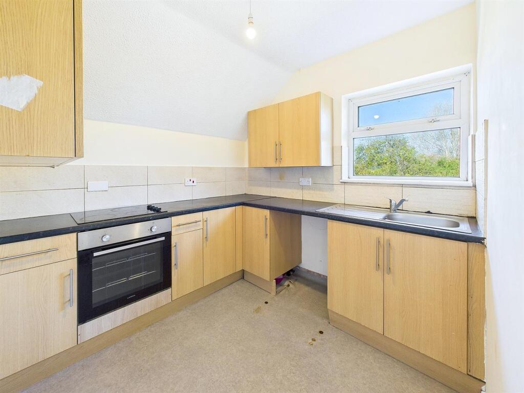 7 - Two Flats for Auction, Fishponds, Bristol.jpg