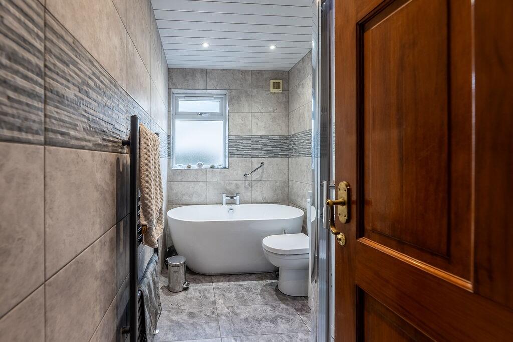 Family Bathroom 