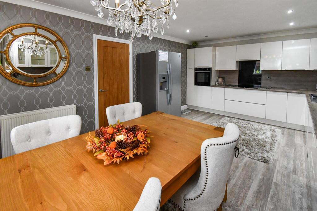 Kitchen dining room