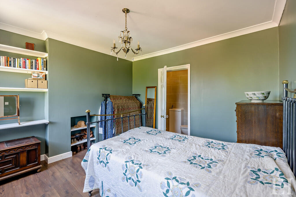 8647466-interiorW...