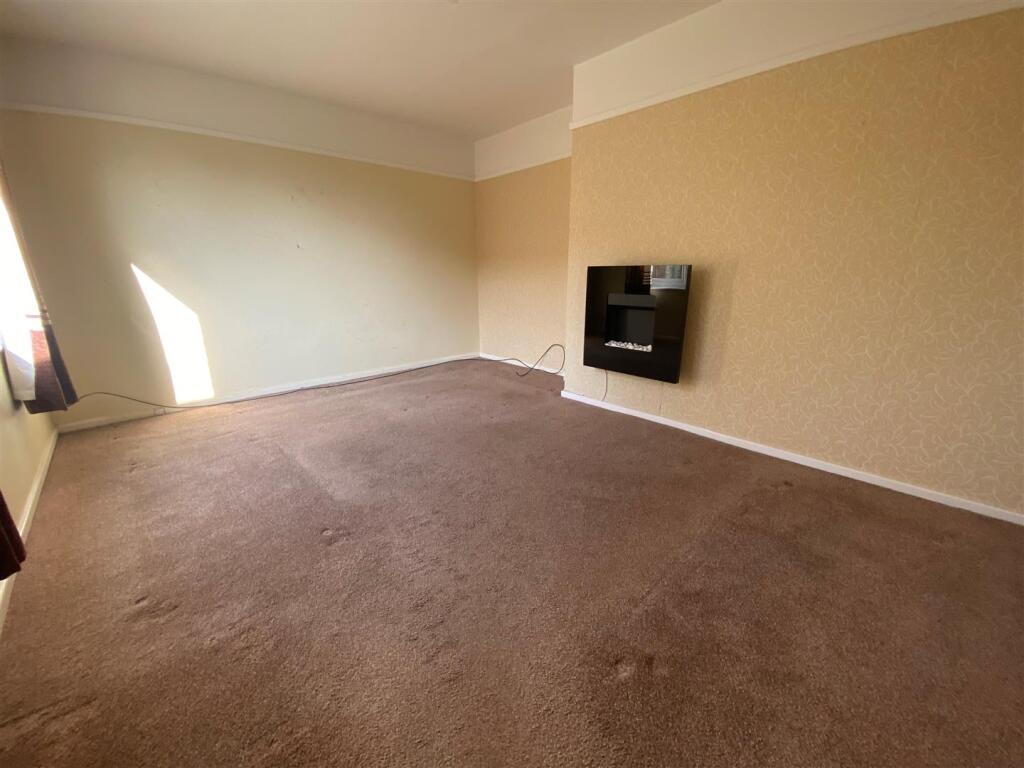 Lounge 1.jpg