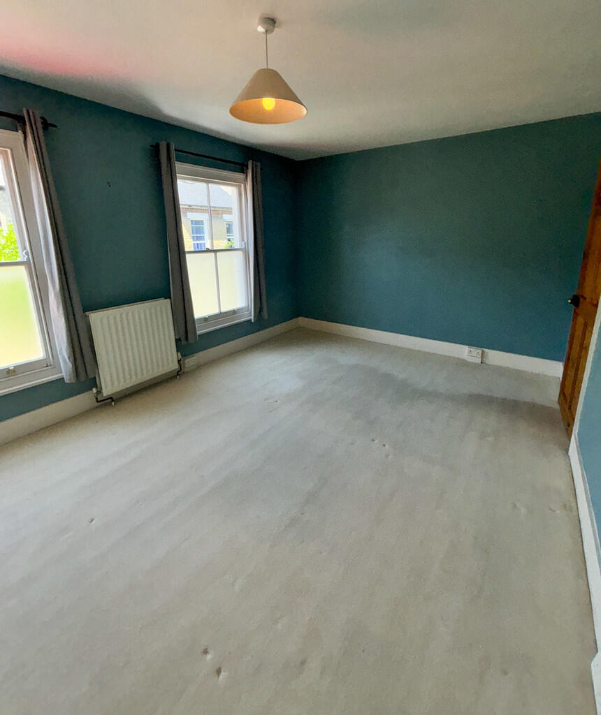 Master Bedroom (2...