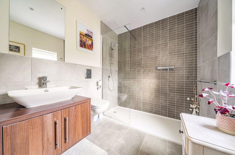 Ensuite shower room to master bedroom
