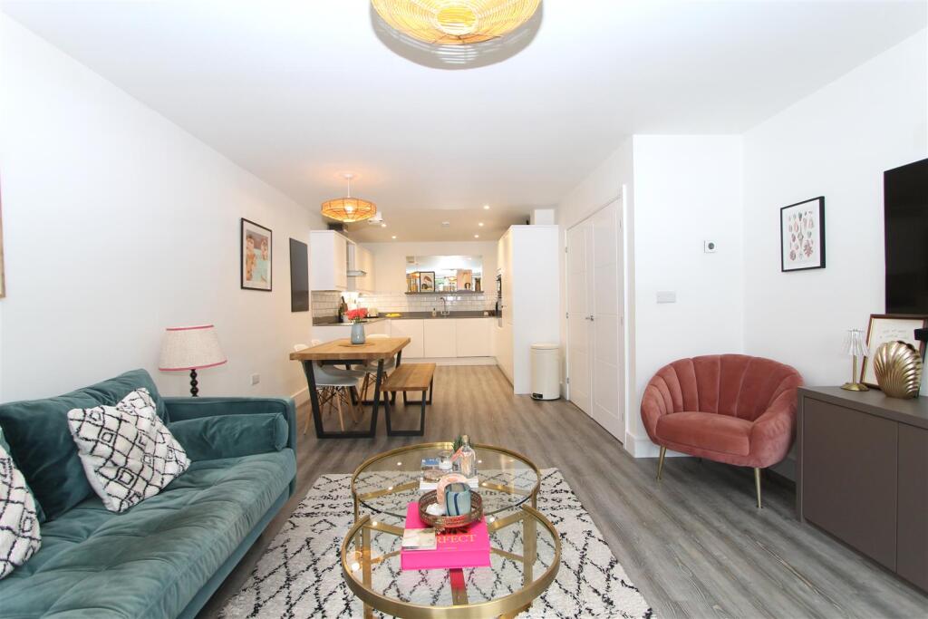 lounge 3.JPG