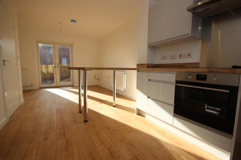 Kitchen 4.JPG
