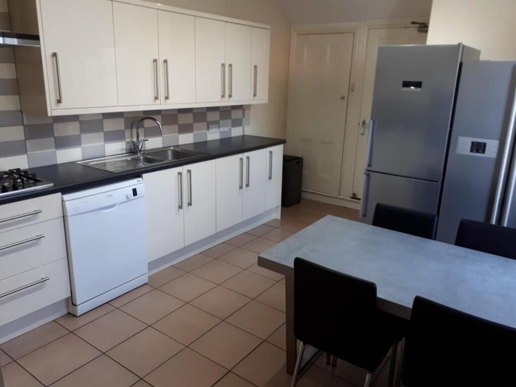26 Lyndhurst Kitchen 2 2020.jpg