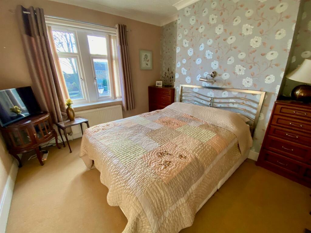 bed 1.jpg