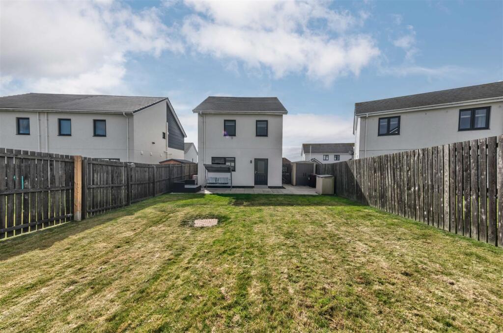 30 Castleview Place Dundee-16.JPG