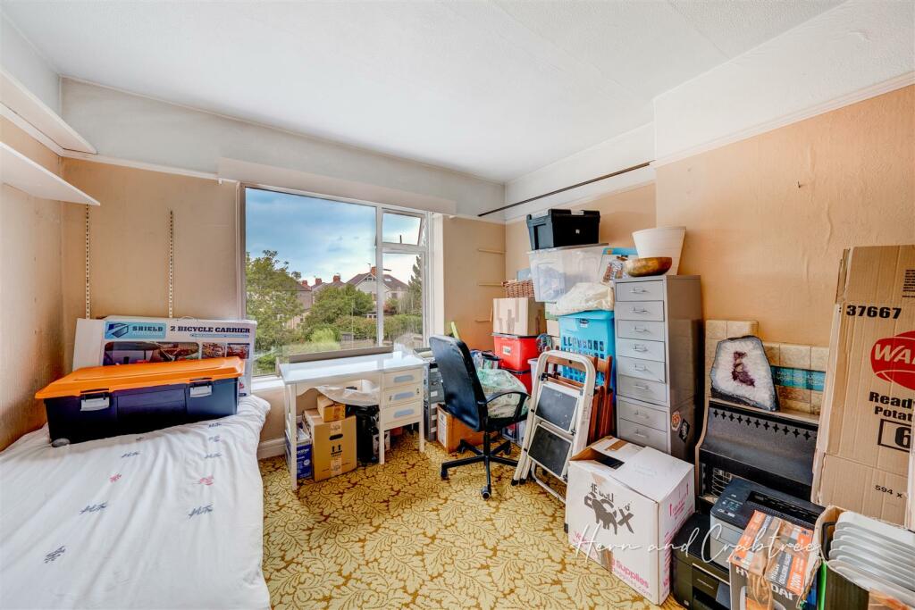 St Gowan Avenue, Heath, HernCrabtree (14).jpg