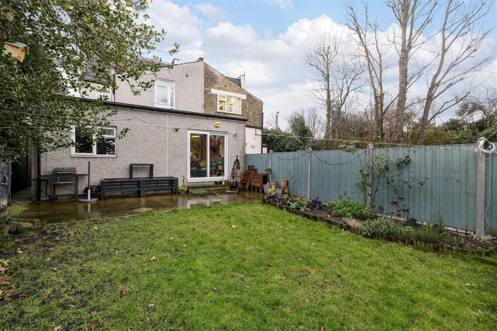 17, Teesdale Road E11