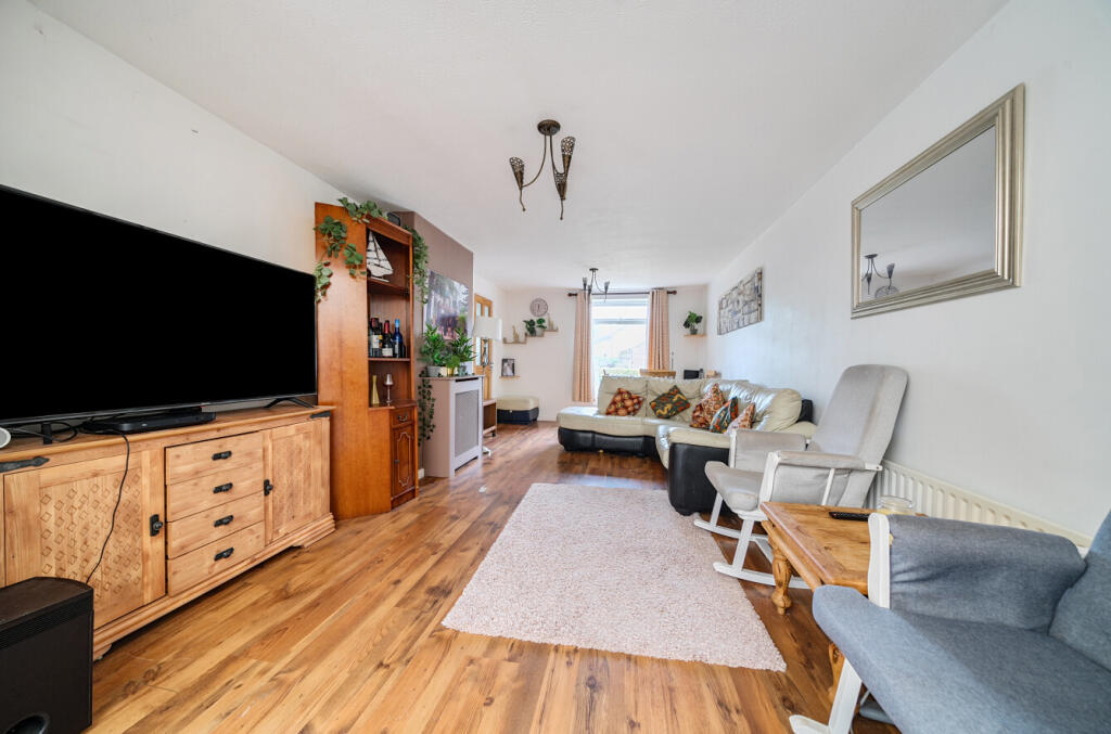 1335030-5-68b19fd...