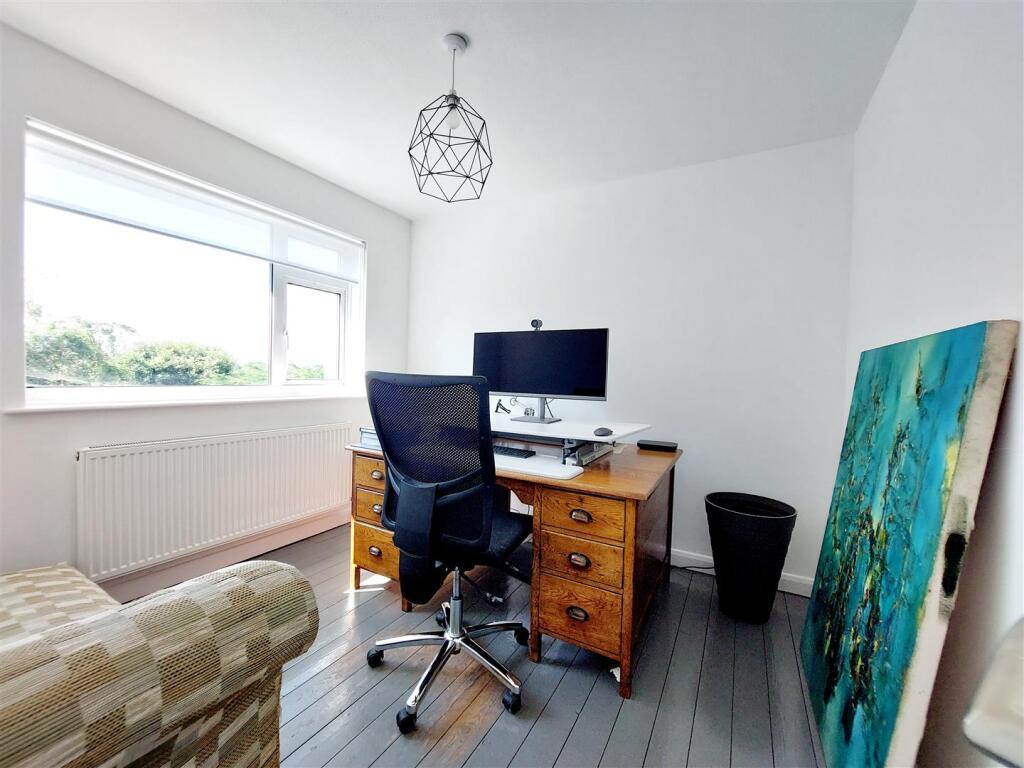 Bedroom 3/Study