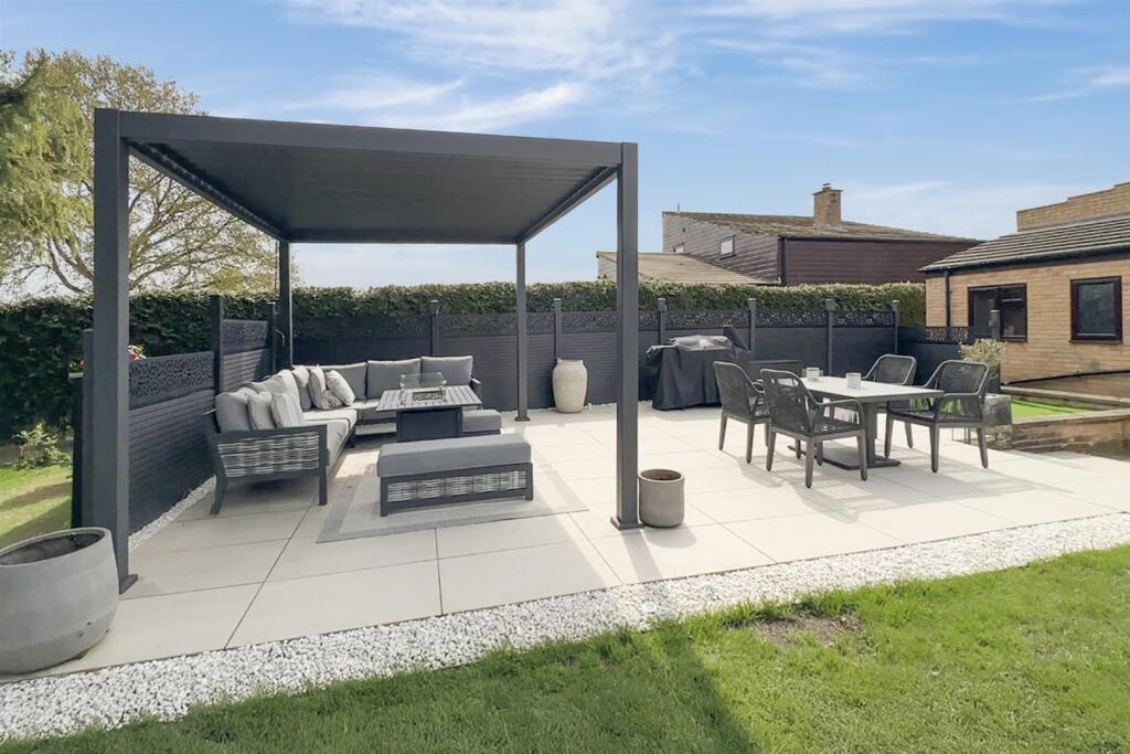 Mayfields, 1 Manor Close