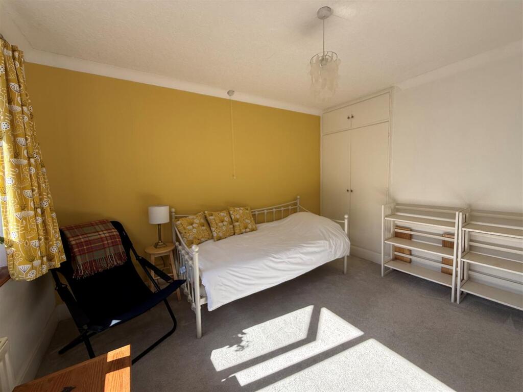 bed 2 3.jpg