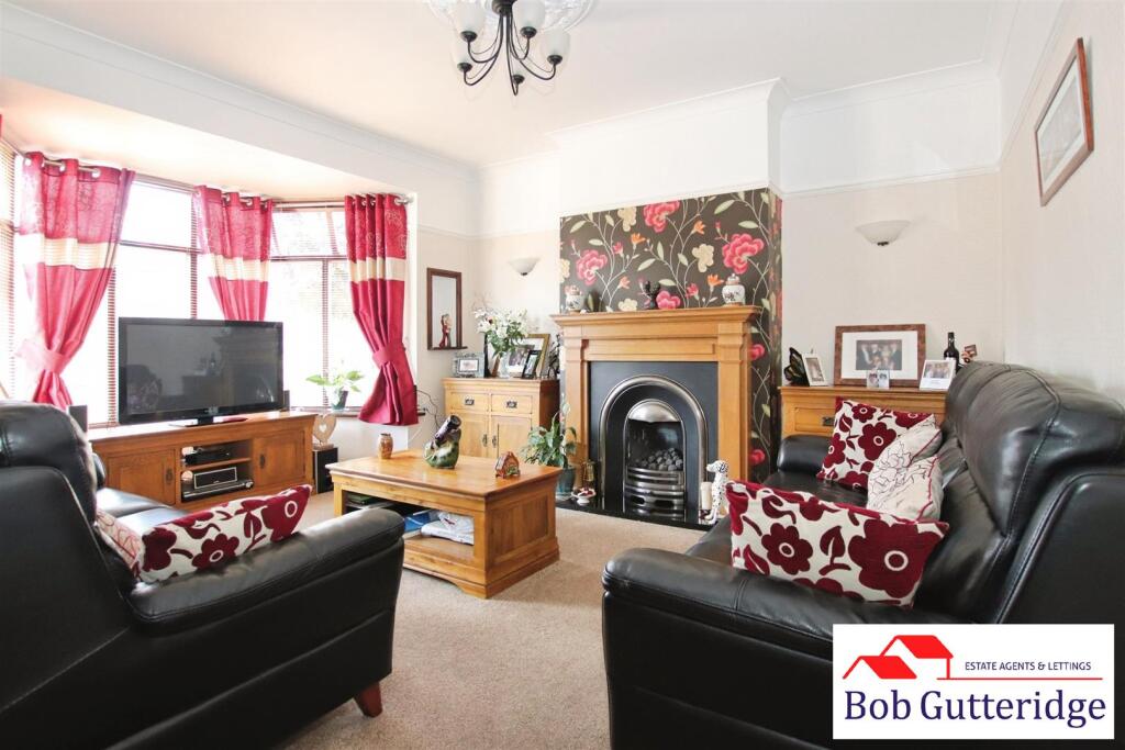 BAY FRONTED LOUNGE