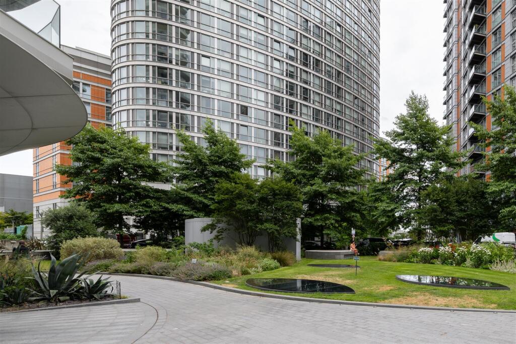 Fairmont Avenue, E14