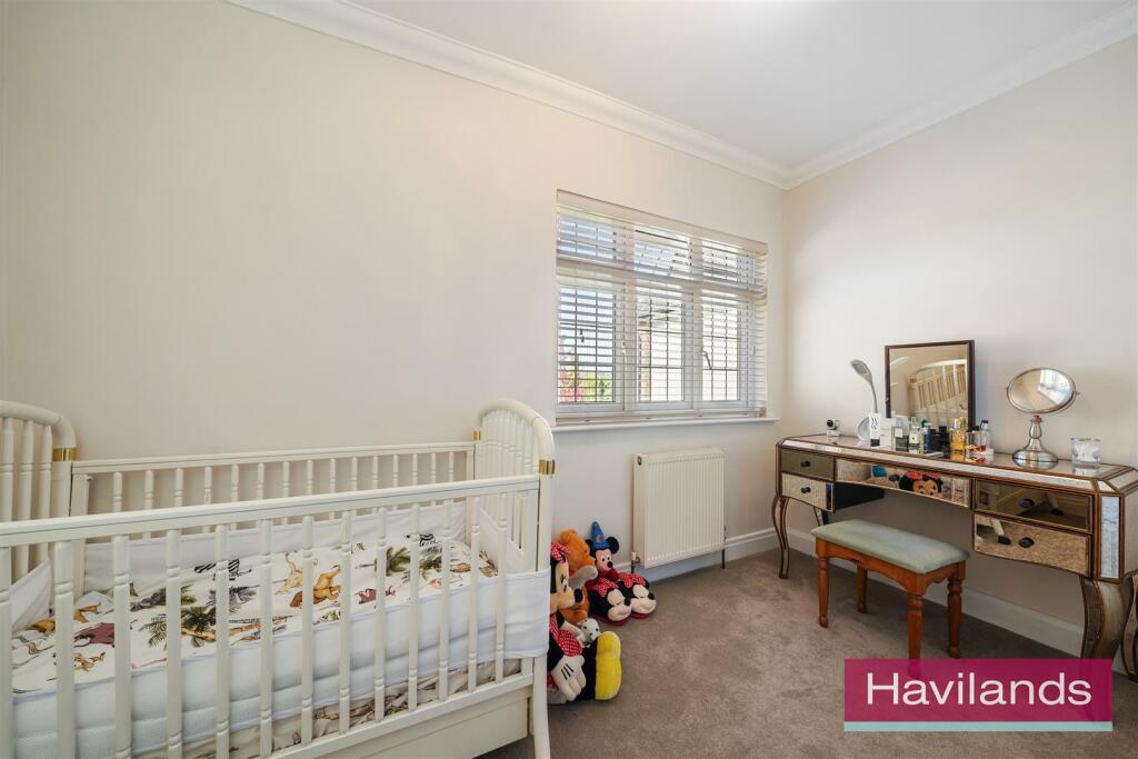 5 The Ridgeway N14 6NX-8.jpg