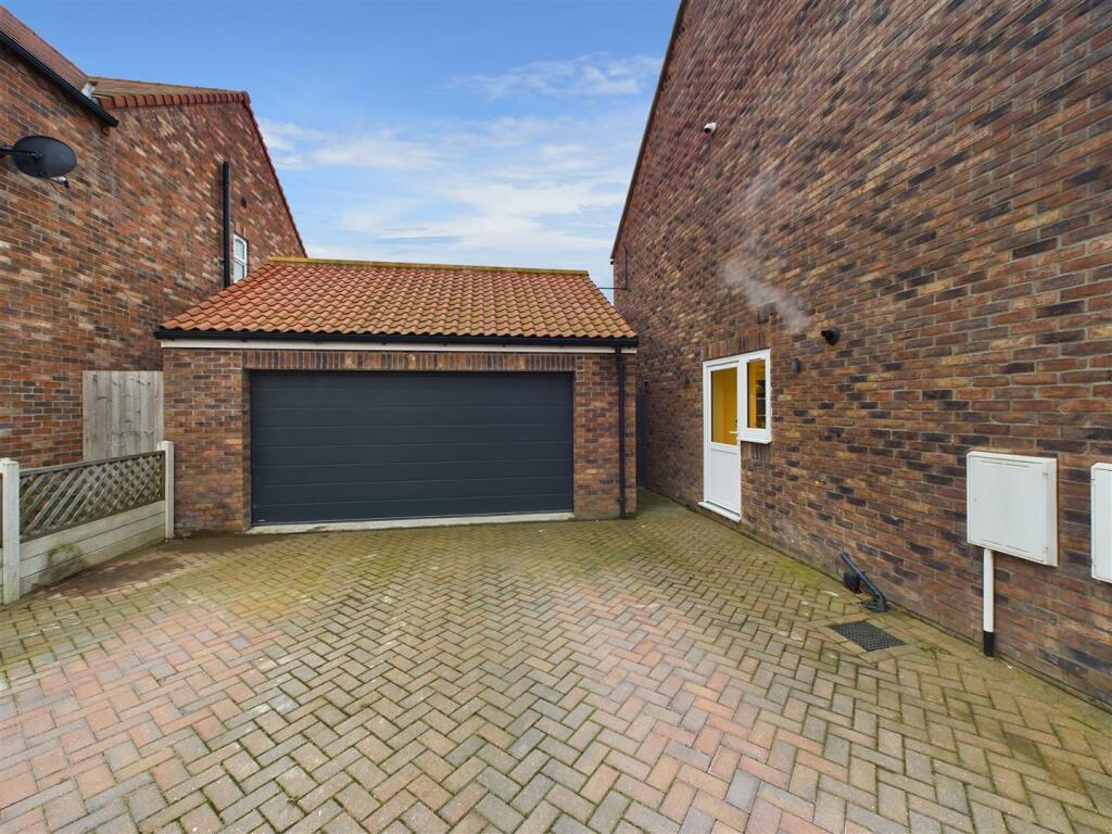 DOUBLE GARAGE