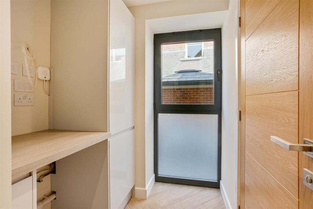 1469541018 - Campbell House, High Steet, KT1721.jp