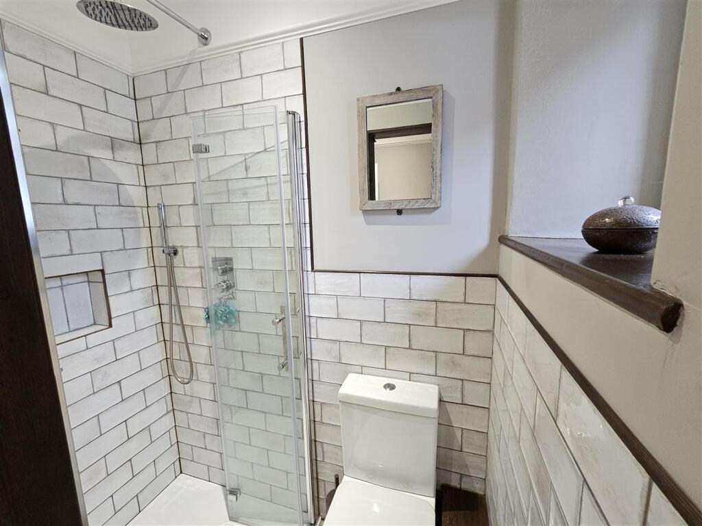 En Suite Bed 1 (2).jpg