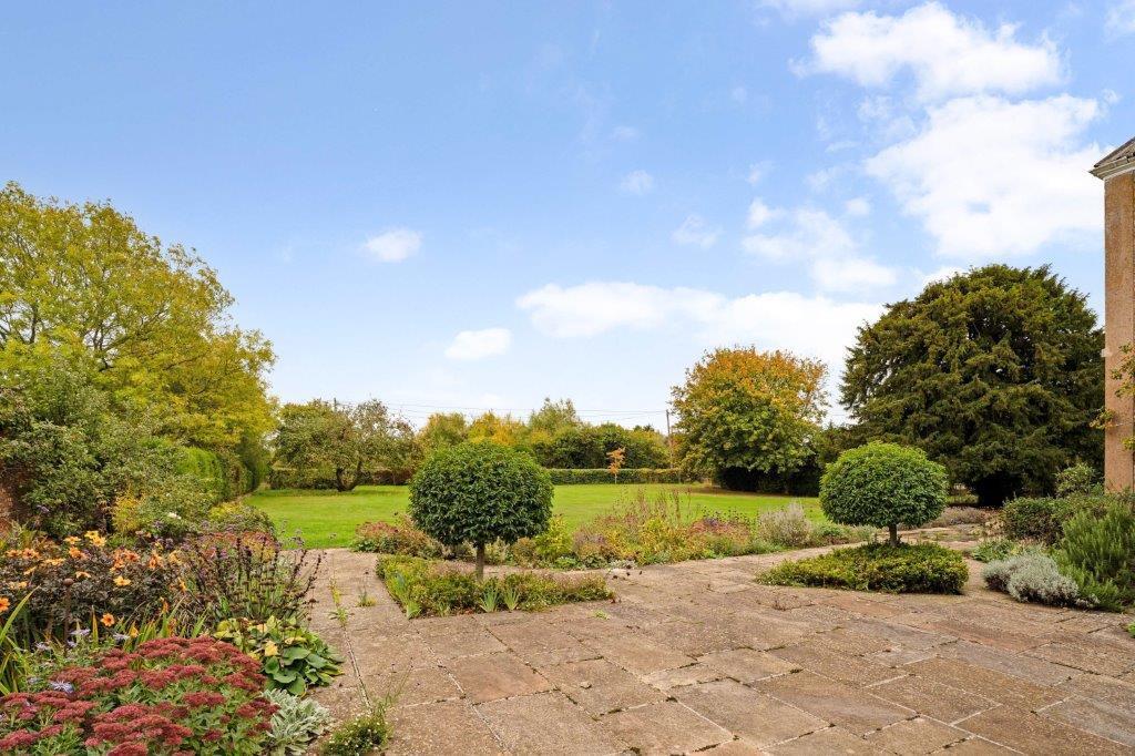 Longcot House - Garden 2.jpg