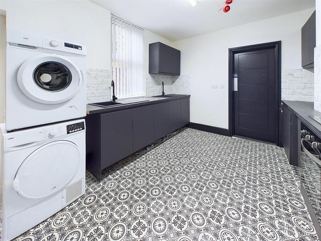 Shared Kitchen 2.jpg