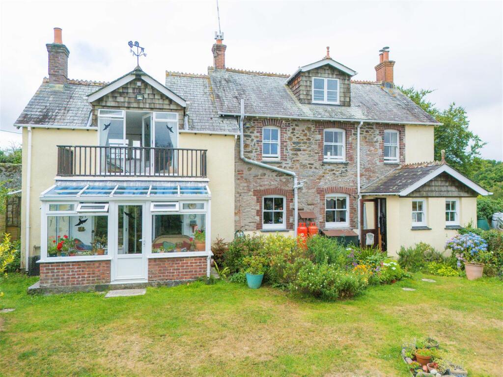 Parry_Key Cottage_Landulph_Outside_Tide in-23.jpg