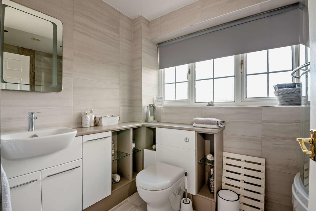 8668996-interior1...