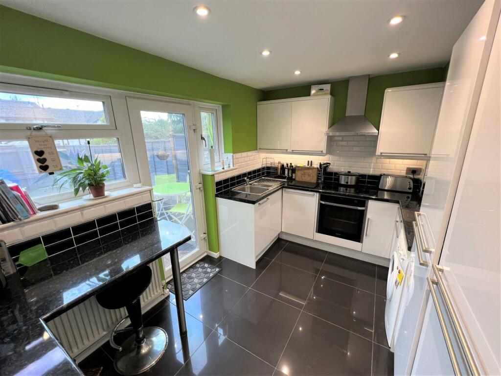 Kitchen A.JPG