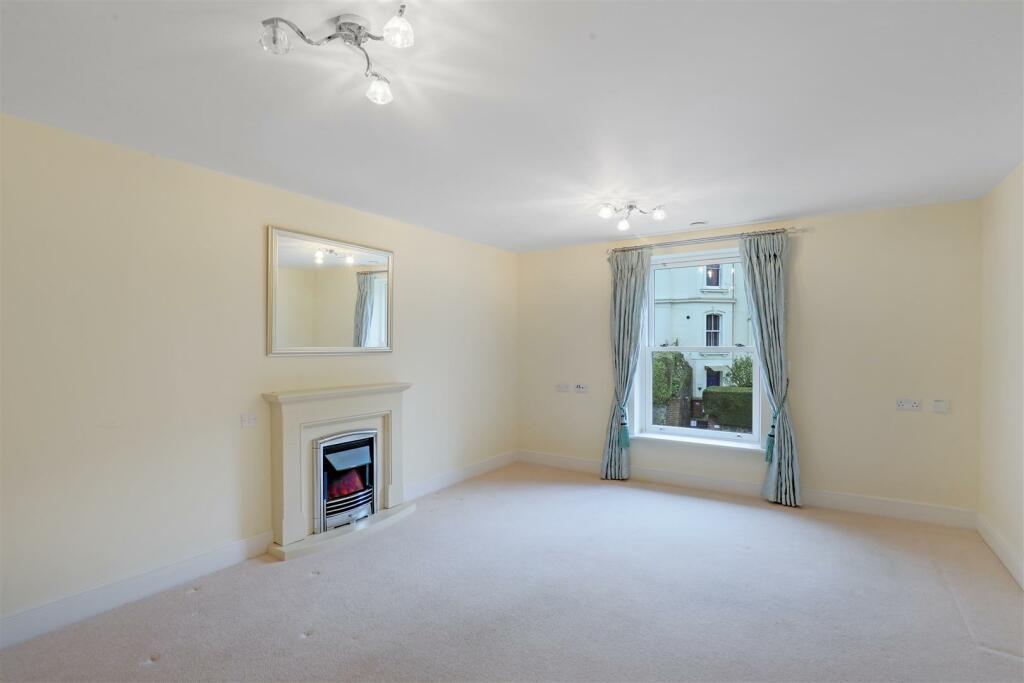 07-e904CT_MCS_Flat 46 Cartwright Court_25.jpg